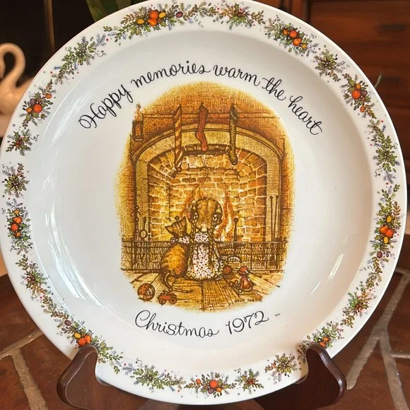 Holly Hobbie Christmas Plate - Picture 2 of 8